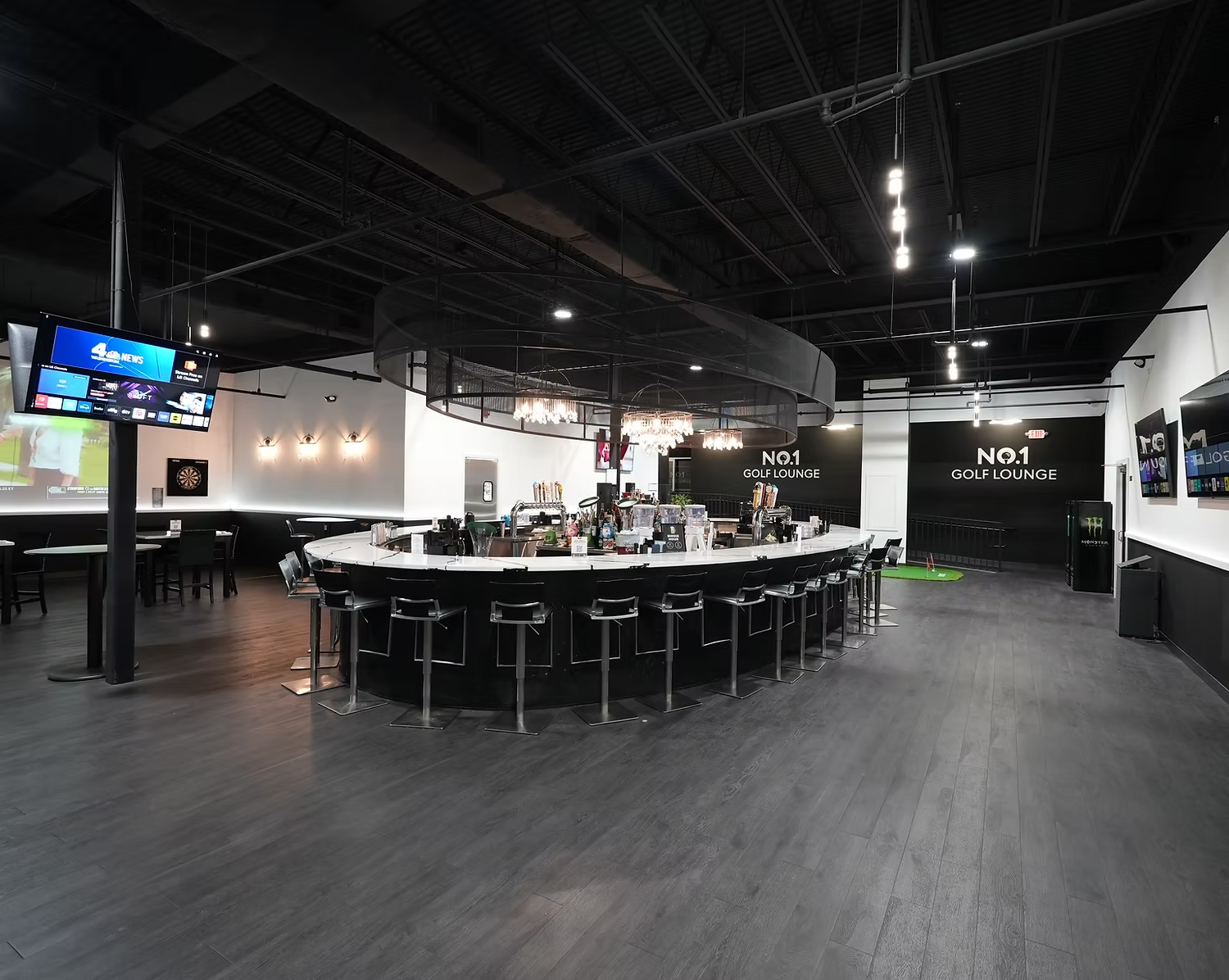 No.1 Golf Lounge bar