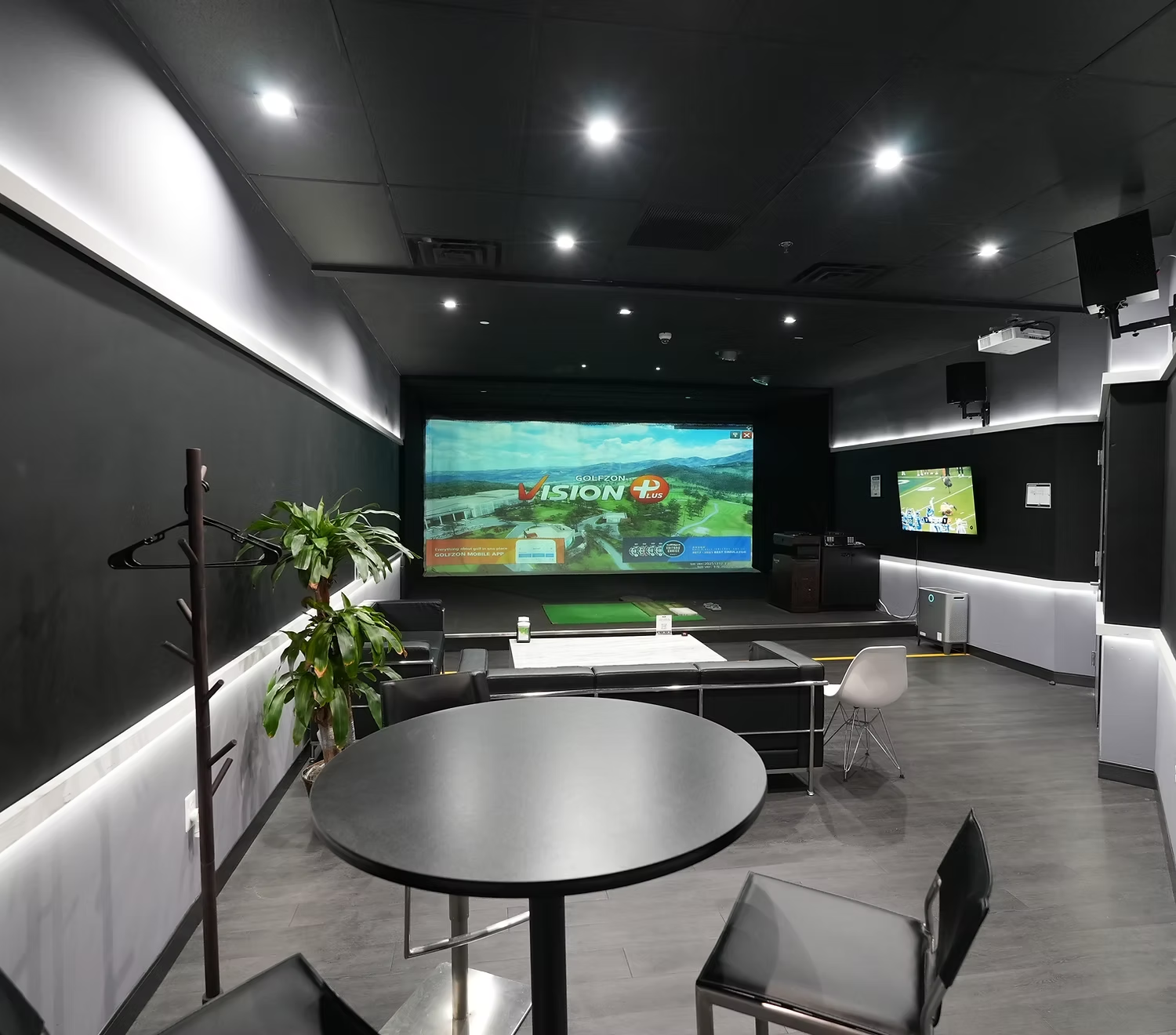 Golf simulator bay